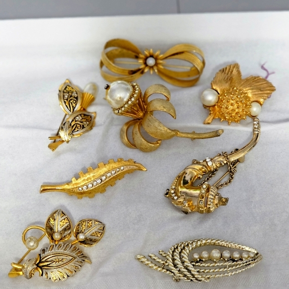 8 vintage brooches - Picture 1 of 2